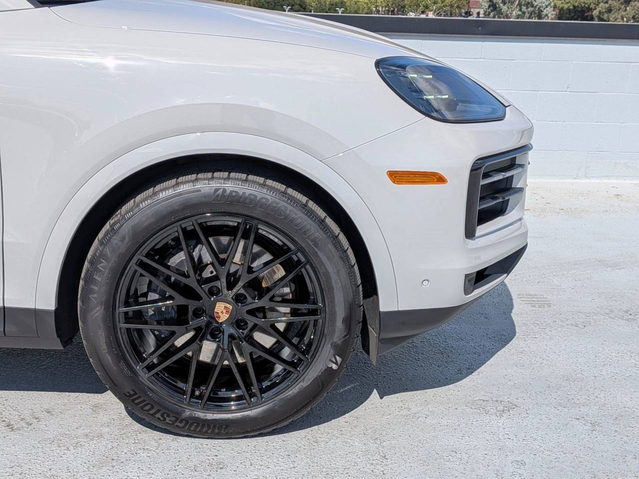 2025 Porsche Cayenne Base photo 10