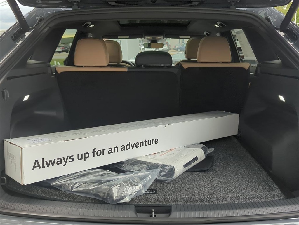 2026 Volkswagen Atlas Cross Sport SEL R-Line photo 17