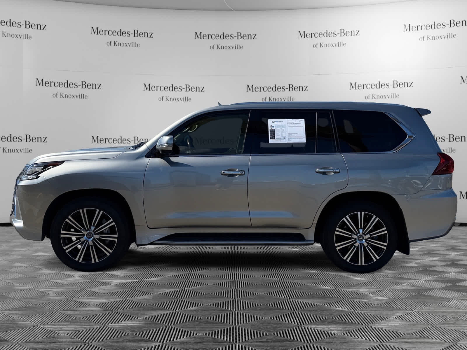 2021 Lexus LX 570 photo 2
