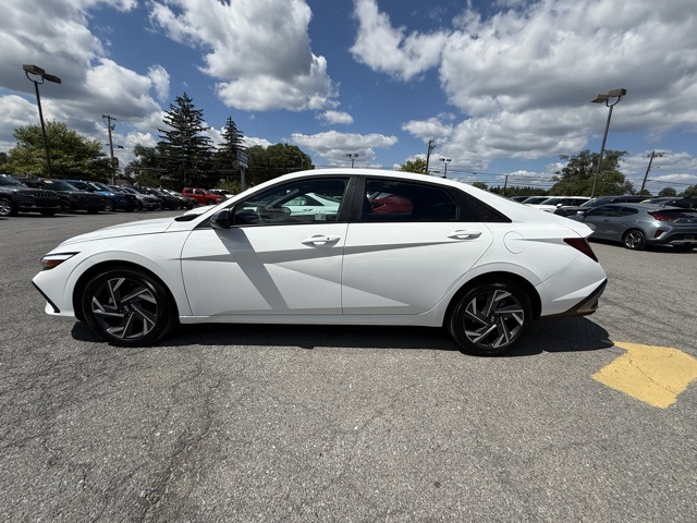 2025 Hyundai Elantra SEL Sport photo 6