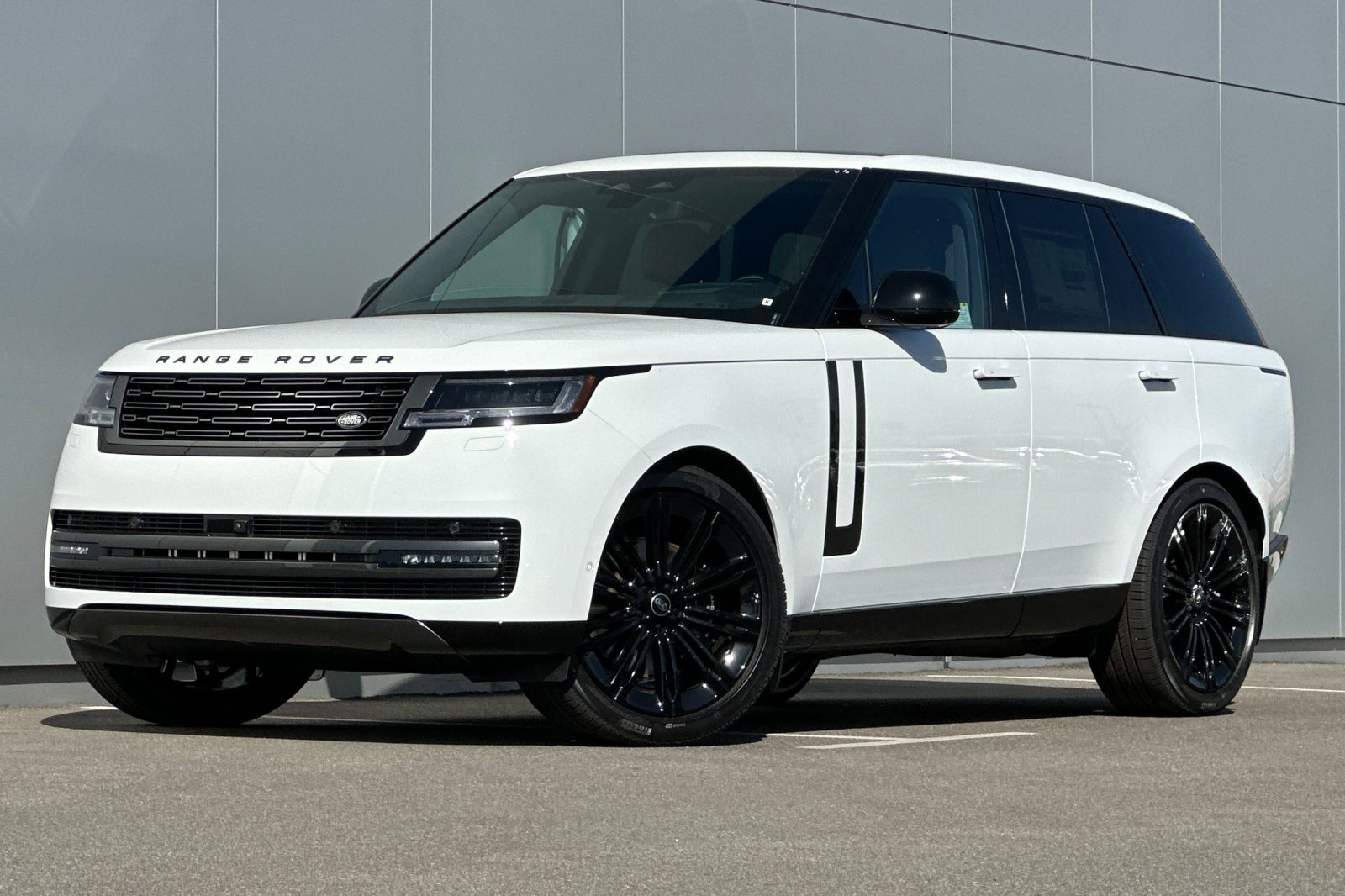 2025 Land Rover Range Rover SE's photo