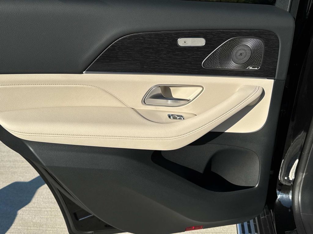 2026 Mercedes Benz GLE 450 4MATIC photo 11