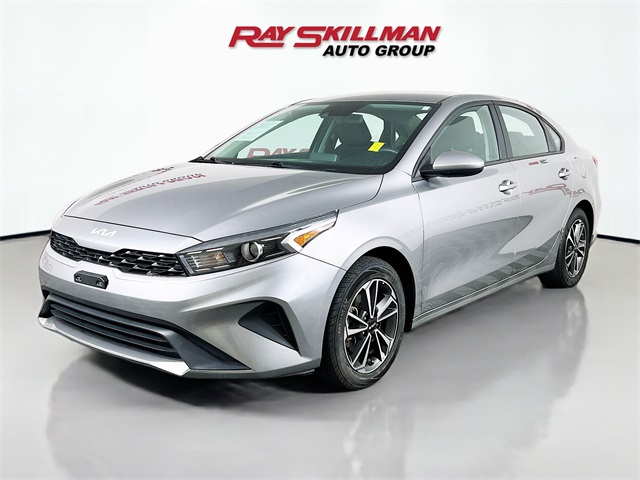 2023 Kia Forte LXS photo 3