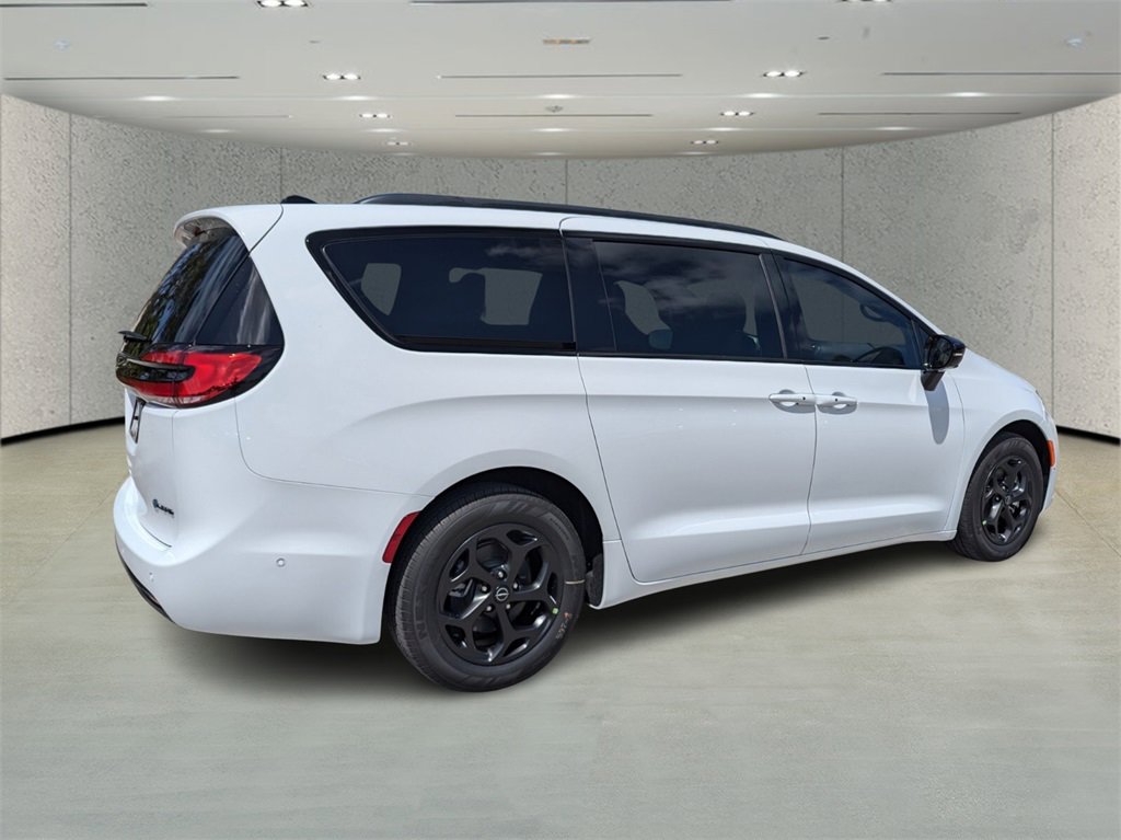 2025 Chrysler Pacifica Hybrid S Appearance photo 4