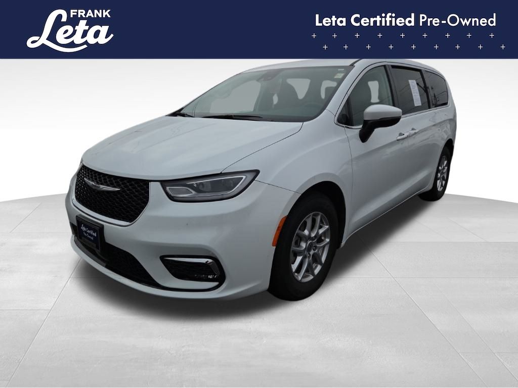 2023 Chrysler Pacifica Touring L's photo