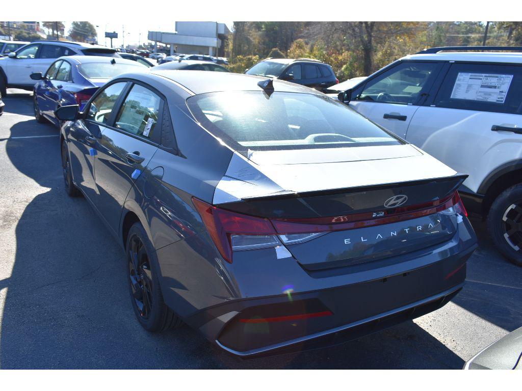 2026 Hyundai Elantra SEL Sport photo 4