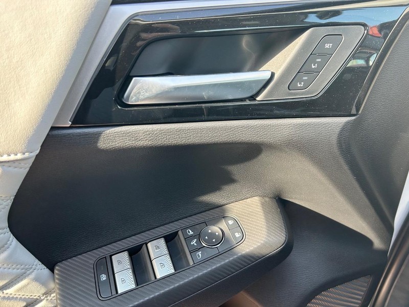 2025 Mitsubishi Outlander SEL photo 4