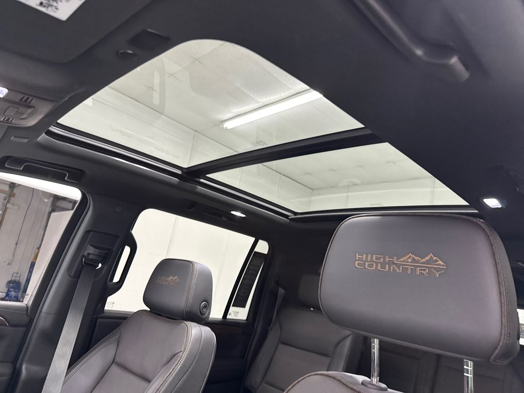 2024 Chevrolet Suburban High Country photo 22