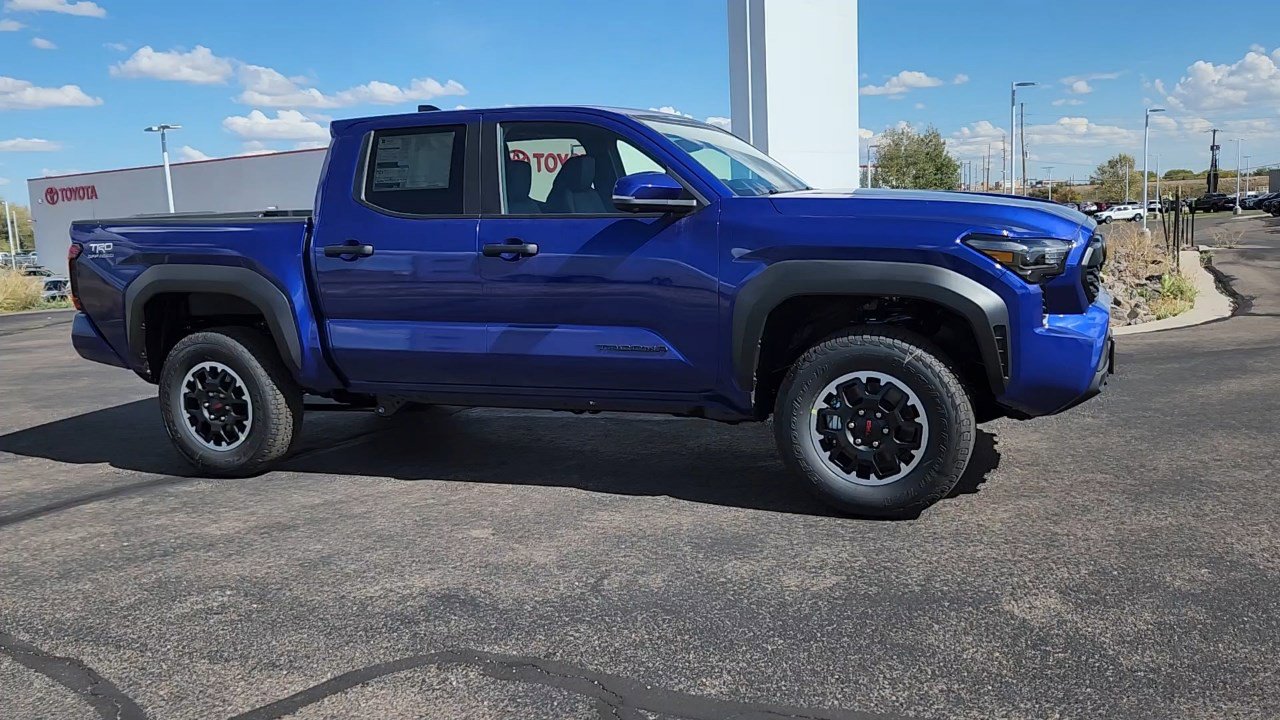 2025 Toyota Tacoma TRD Off-Road photo 4