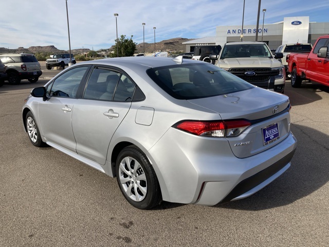 2022 Toyota Corolla LE photo 3