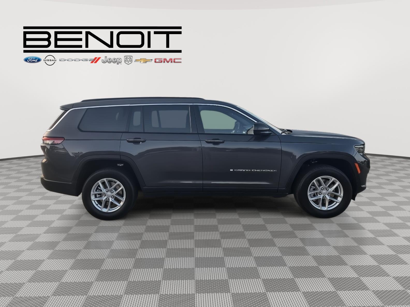 2025 Jeep Grand Cherokee Laredo X photo 4