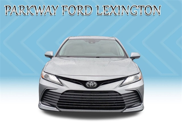 2022 Toyota Camry XLE photo 2