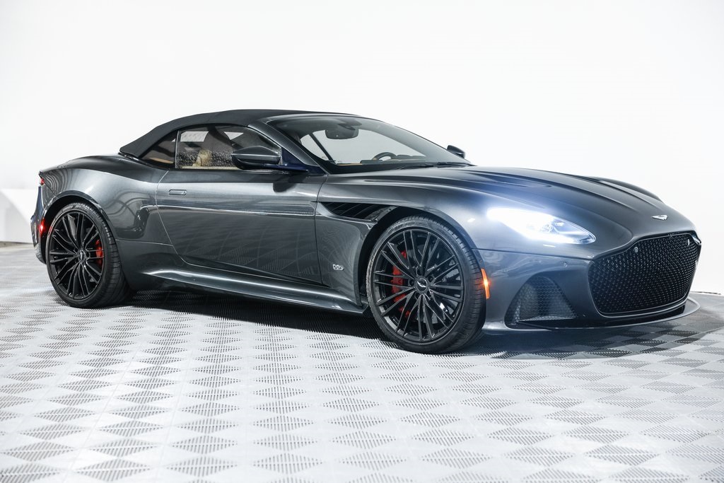 2021 Aston Martin DBS photo 4