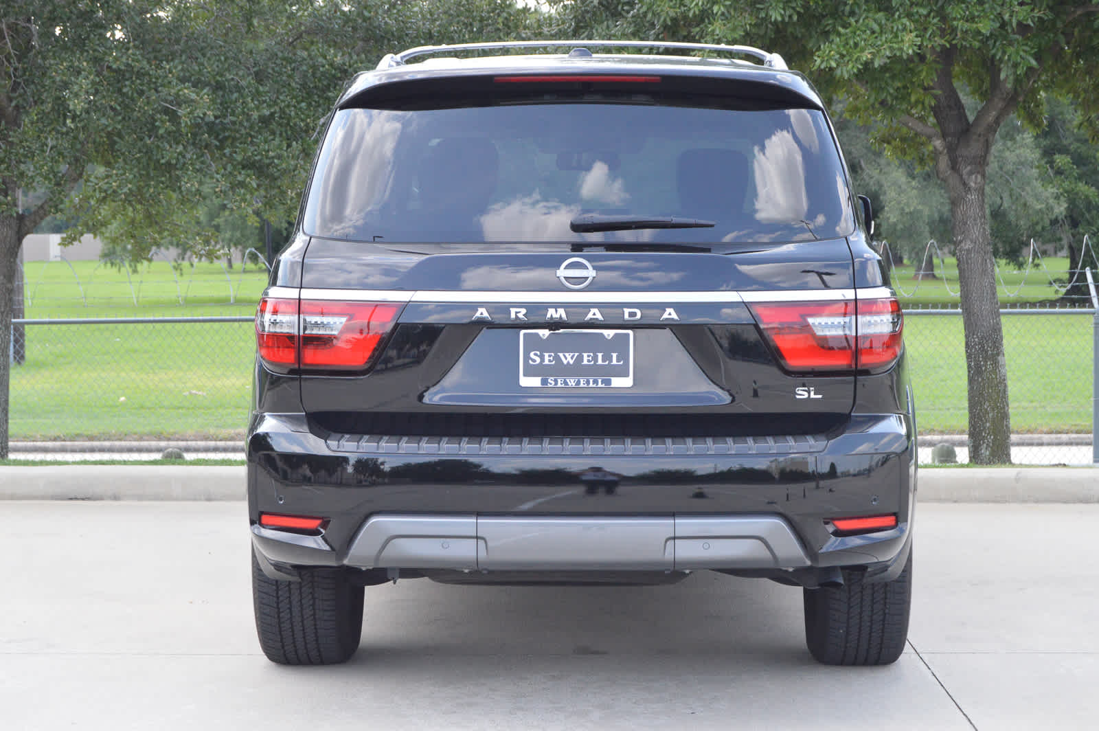2024 Nissan Armada SL photo 2