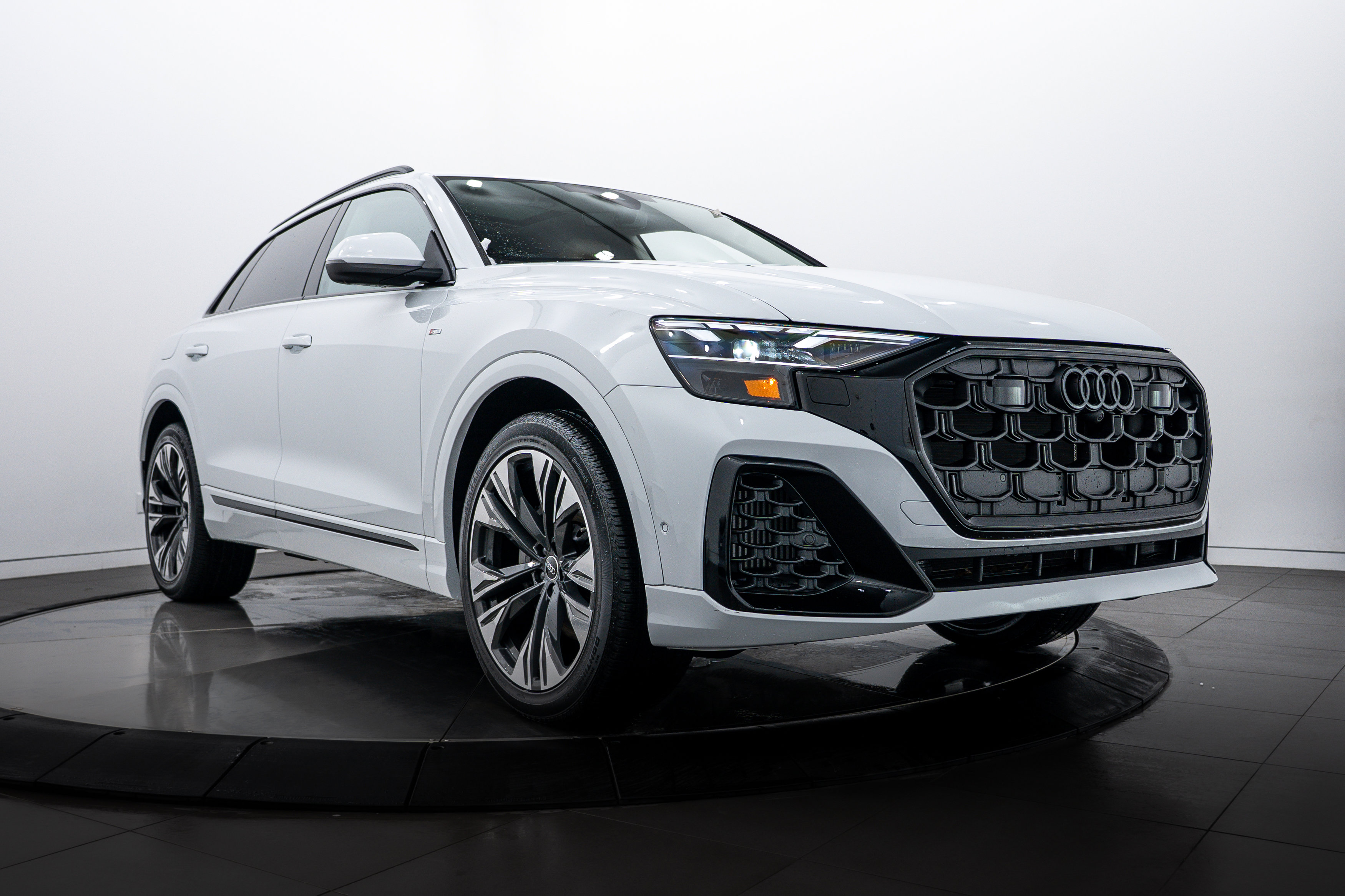 2025 Audi Q8 Premium Plus's photo