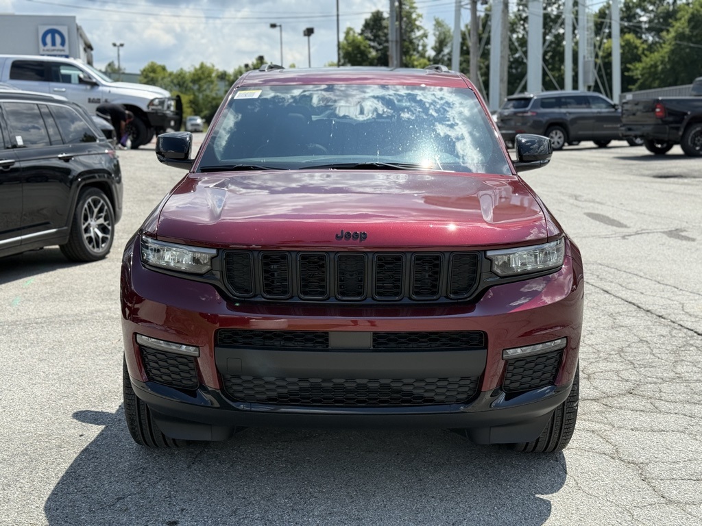 2025 Jeep Grand Cherokee Limited photo 3
