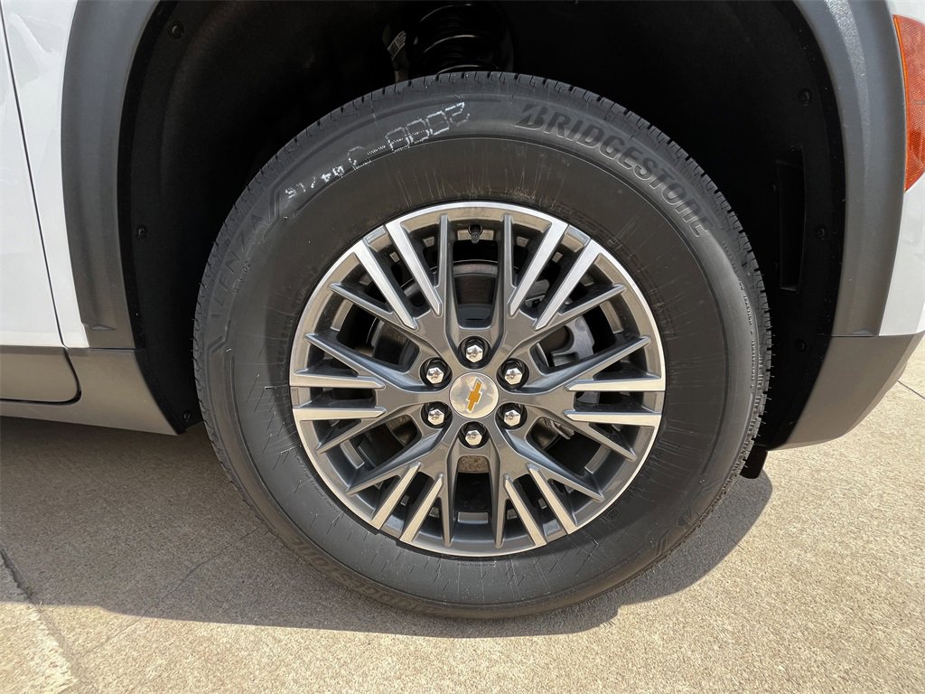2025 Chevrolet Traverse photo 4