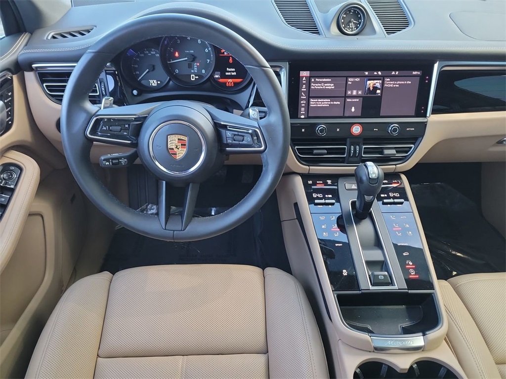 2024 Porsche Macan T photo 16