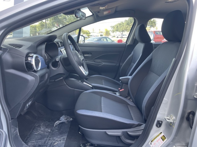 2025 Nissan Versa SV photo 14