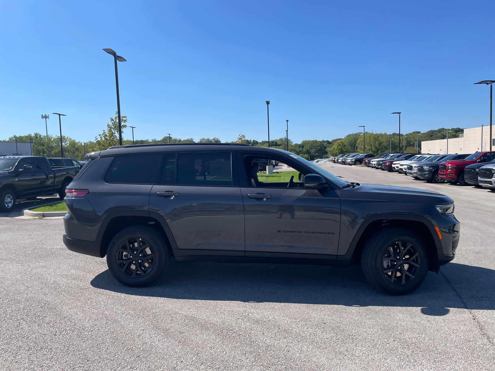 2025 Jeep Grand Cherokee Altitude photo 9
