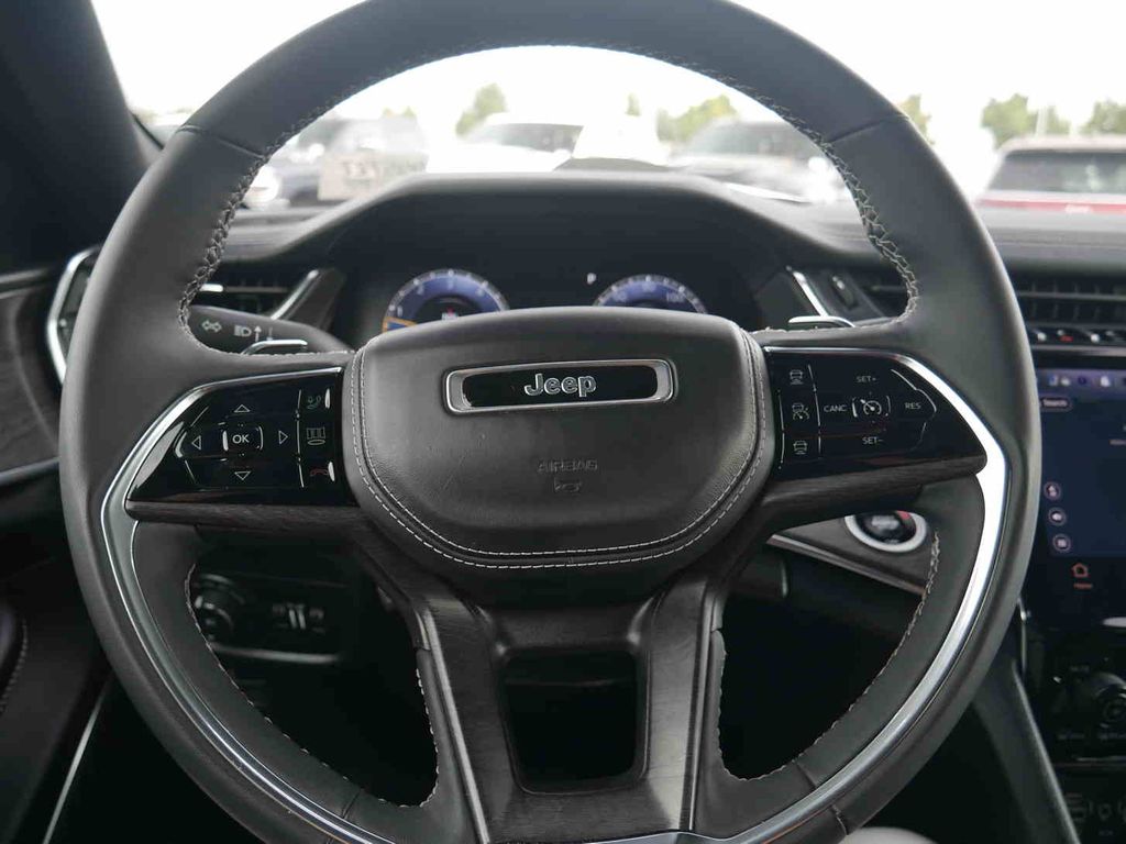 2024 Jeep Grand Cherokee Overland photo 40