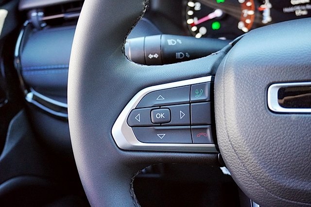 New 2026 Bright White Clear-Coat Exterior Paint Jeep Latitude image 35