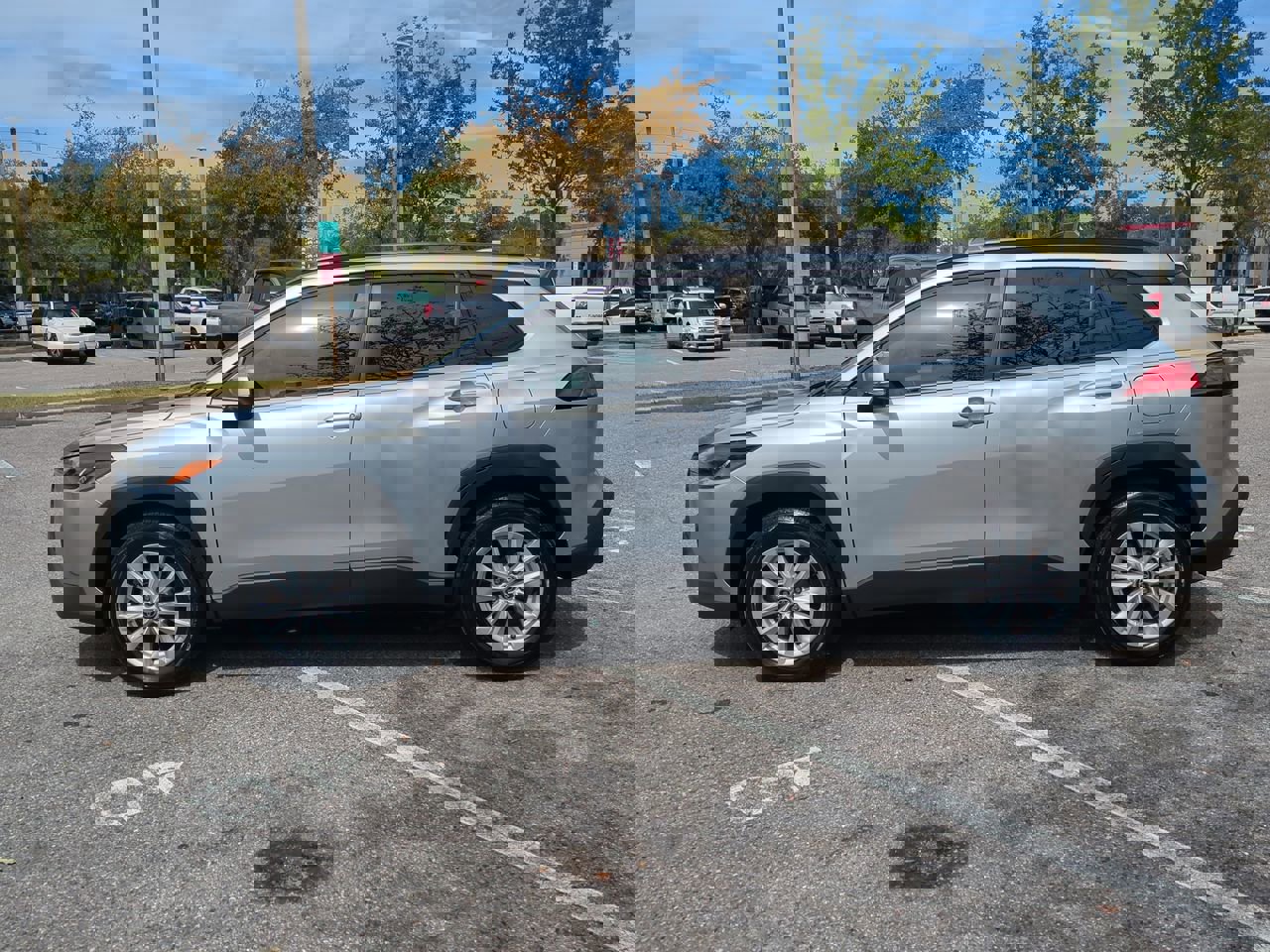 2022 Toyota Corolla Cross LE photo 7