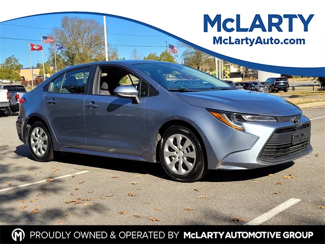 2025 Toyota Corolla LE's photo