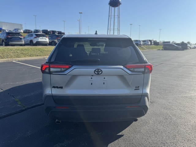 2024 Toyota RAV4 LE photo 4
