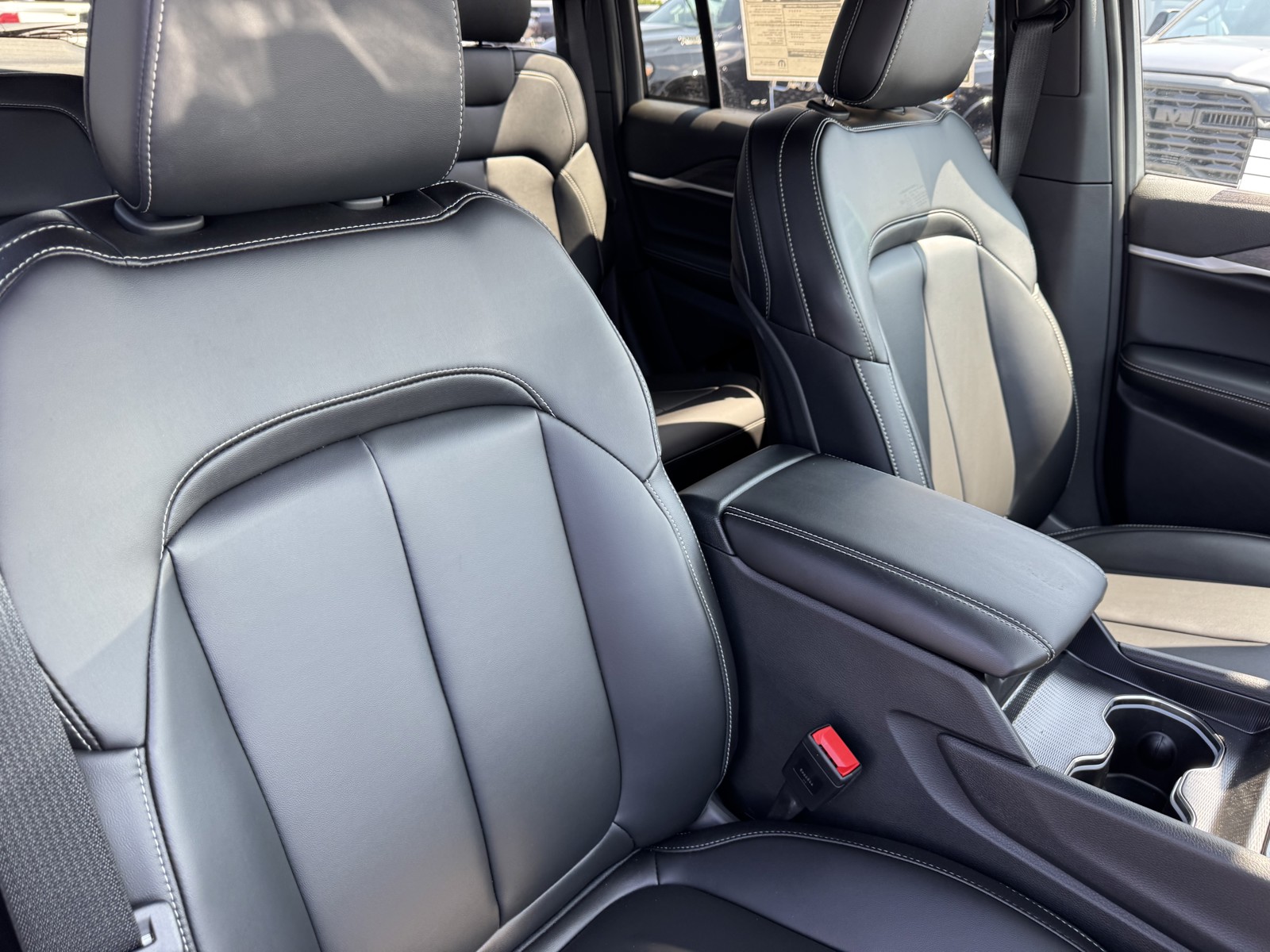 2025 Jeep Grand Cherokee Limited photo 9
