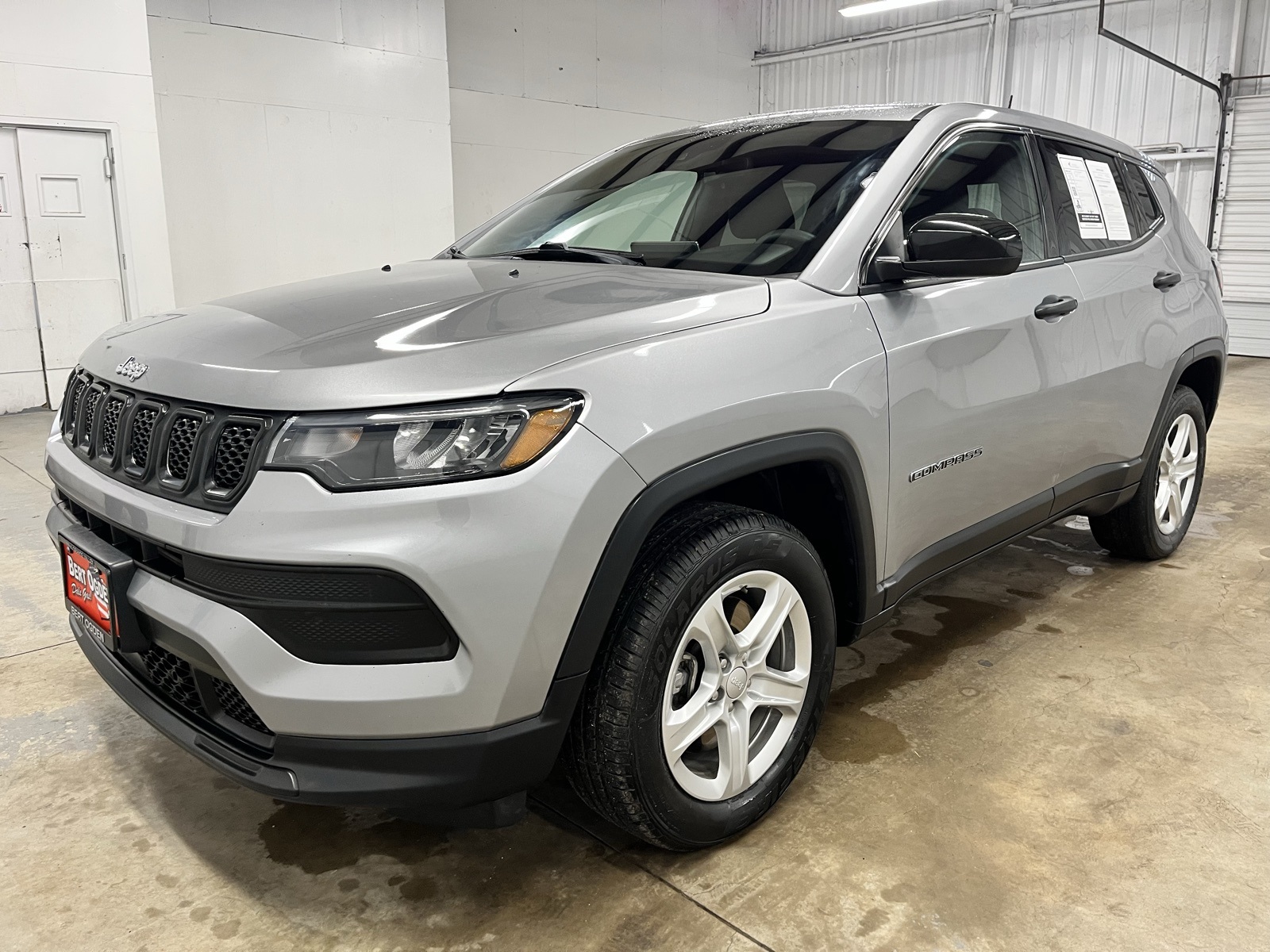 2023 Jeep Compass Sport photo 3