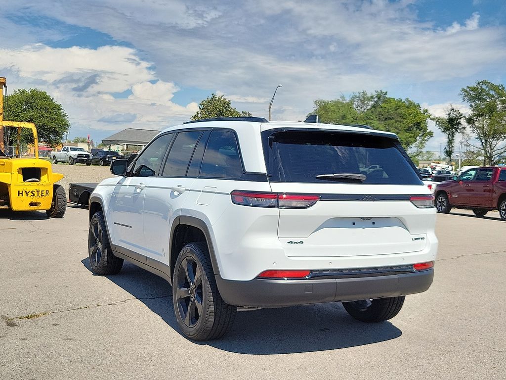 2025 Jeep Grand Cherokee Limited photo 4