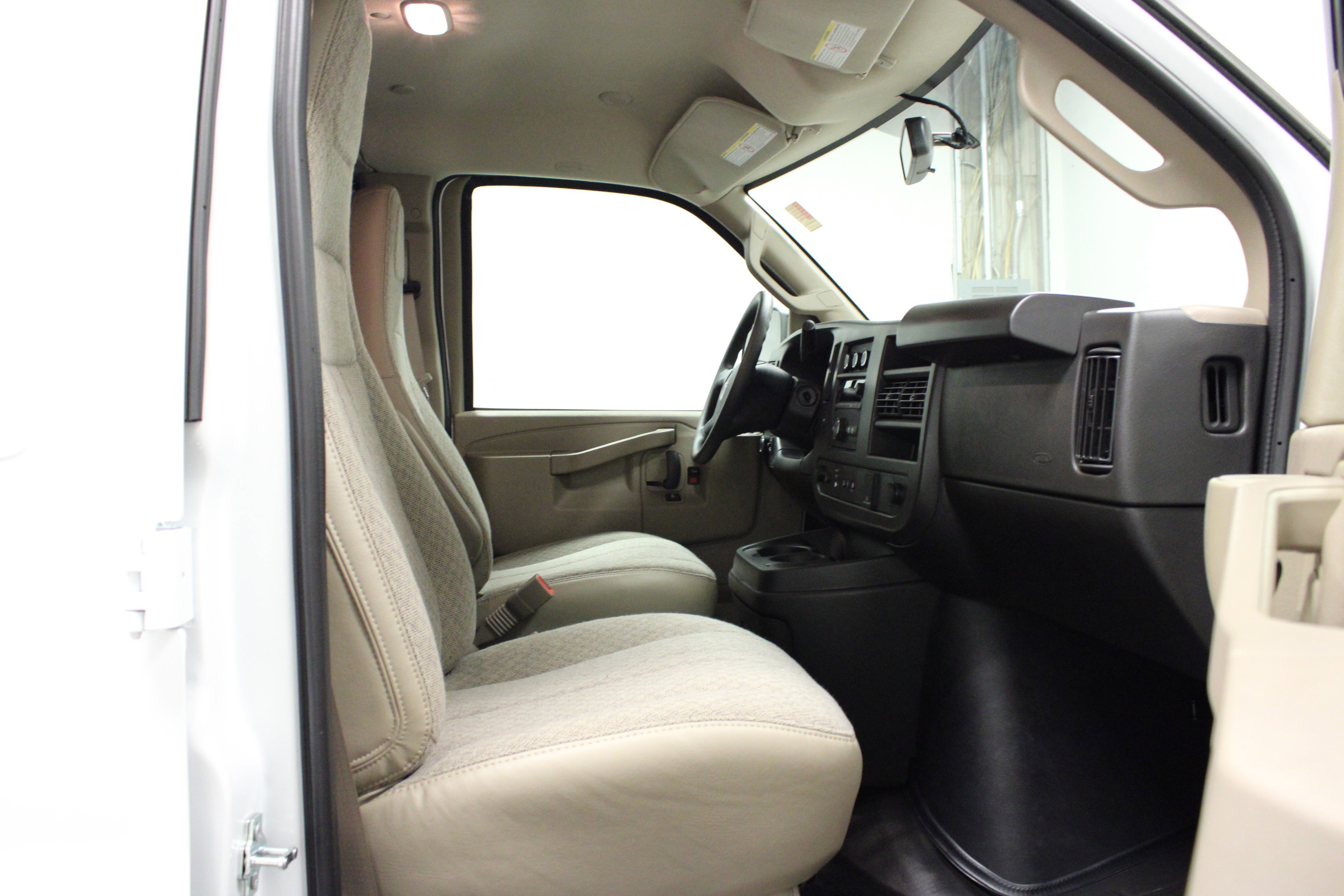 2025 Gmc Savana Cargo 2500 photo 13
