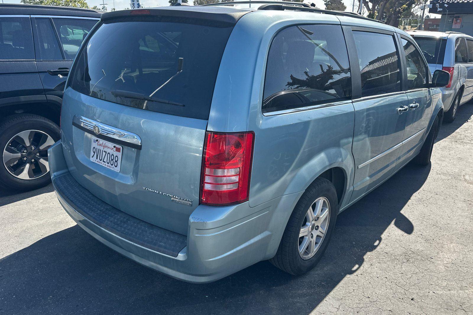 Used 2009 Chrysler Town & Country Touring with VIN 2A8HR54109R528173 for sale in National City, CA