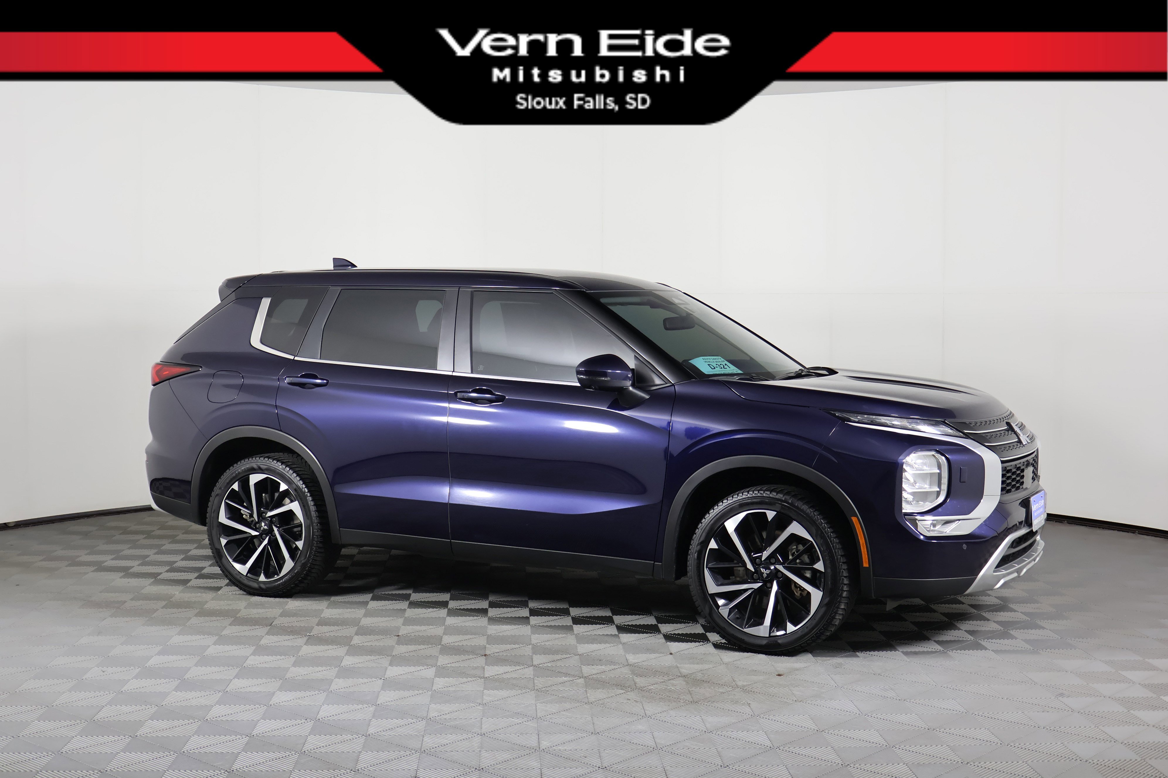 2023 Mitsubishi Outlander SE's photo