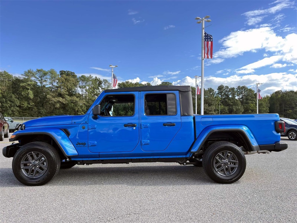 2025 Jeep Gladiator Sport S photo 2