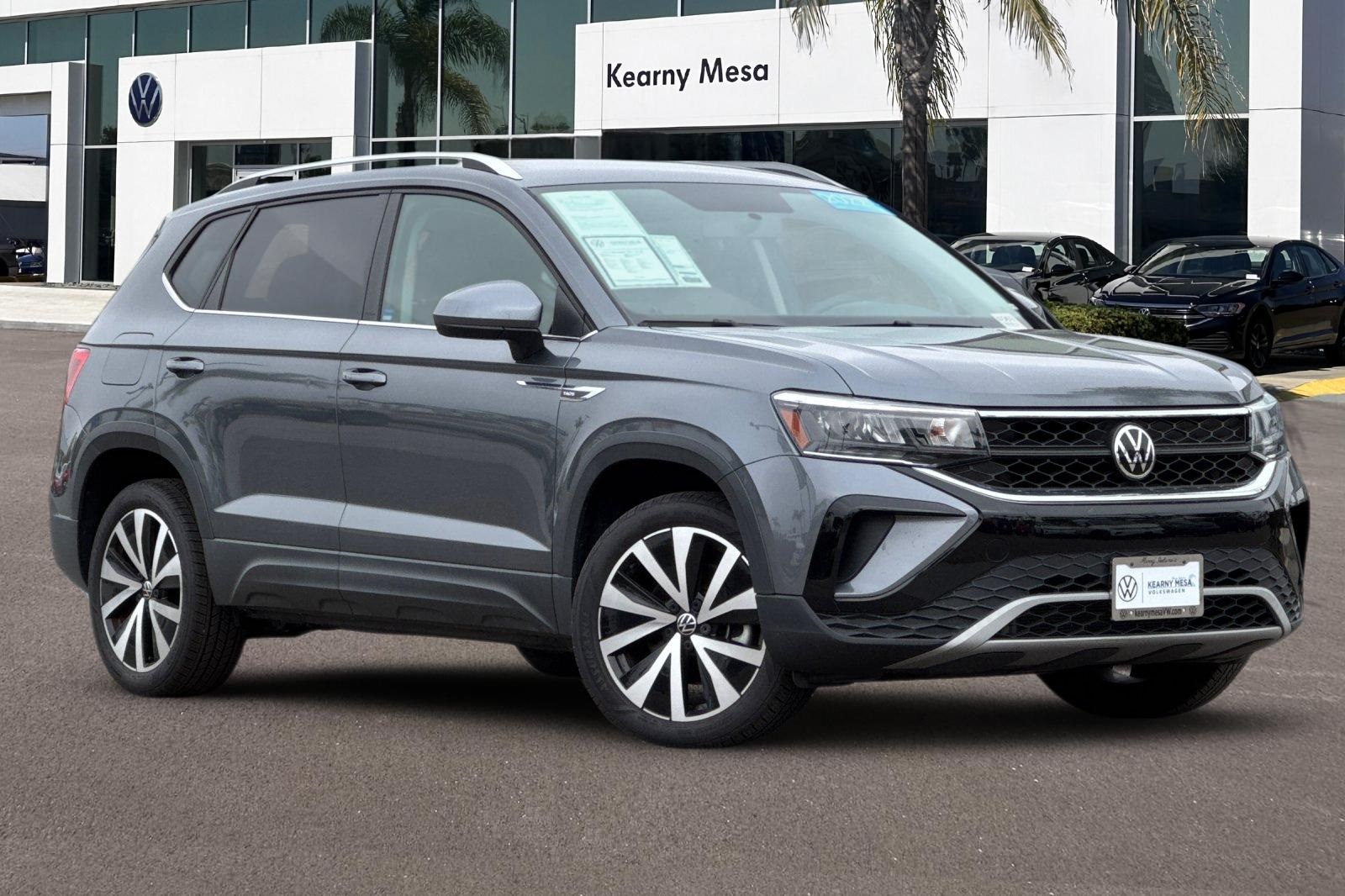 2022 Volkswagen Taos SE photo 2