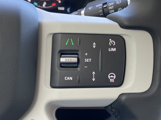 2025 Land Rover Defender 110 S photo 23