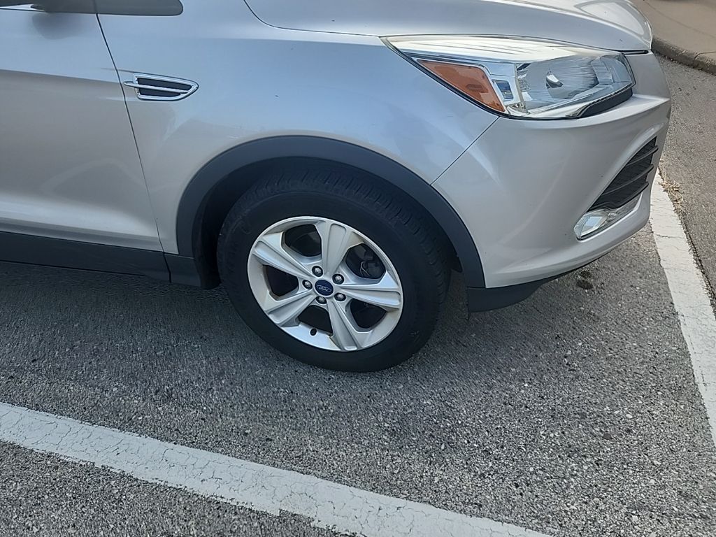 2016 Ford Escape SE photo 2