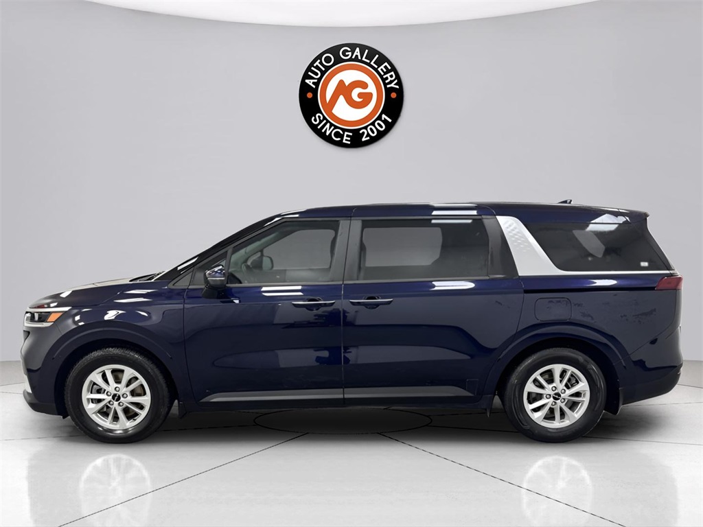 2024 Kia Carnival LX photo 4