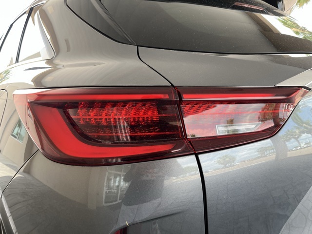 2022 Infiniti QX50 Essential photo 9