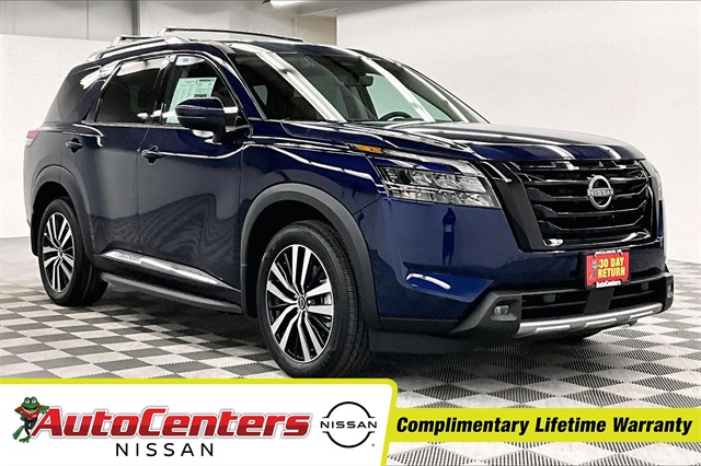 2025 Nissan Pathfinder Platinum's photo