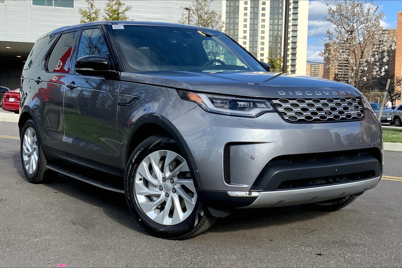 2025 Land Rover Discovery S photo 2