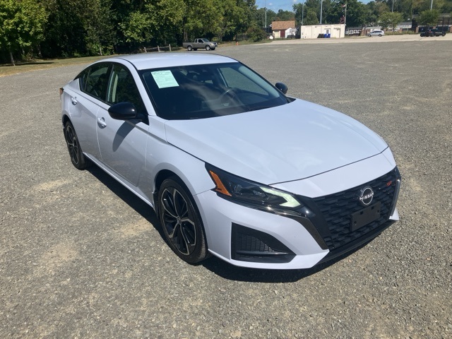 2023 Nissan Altima 2.5 SR photo 3