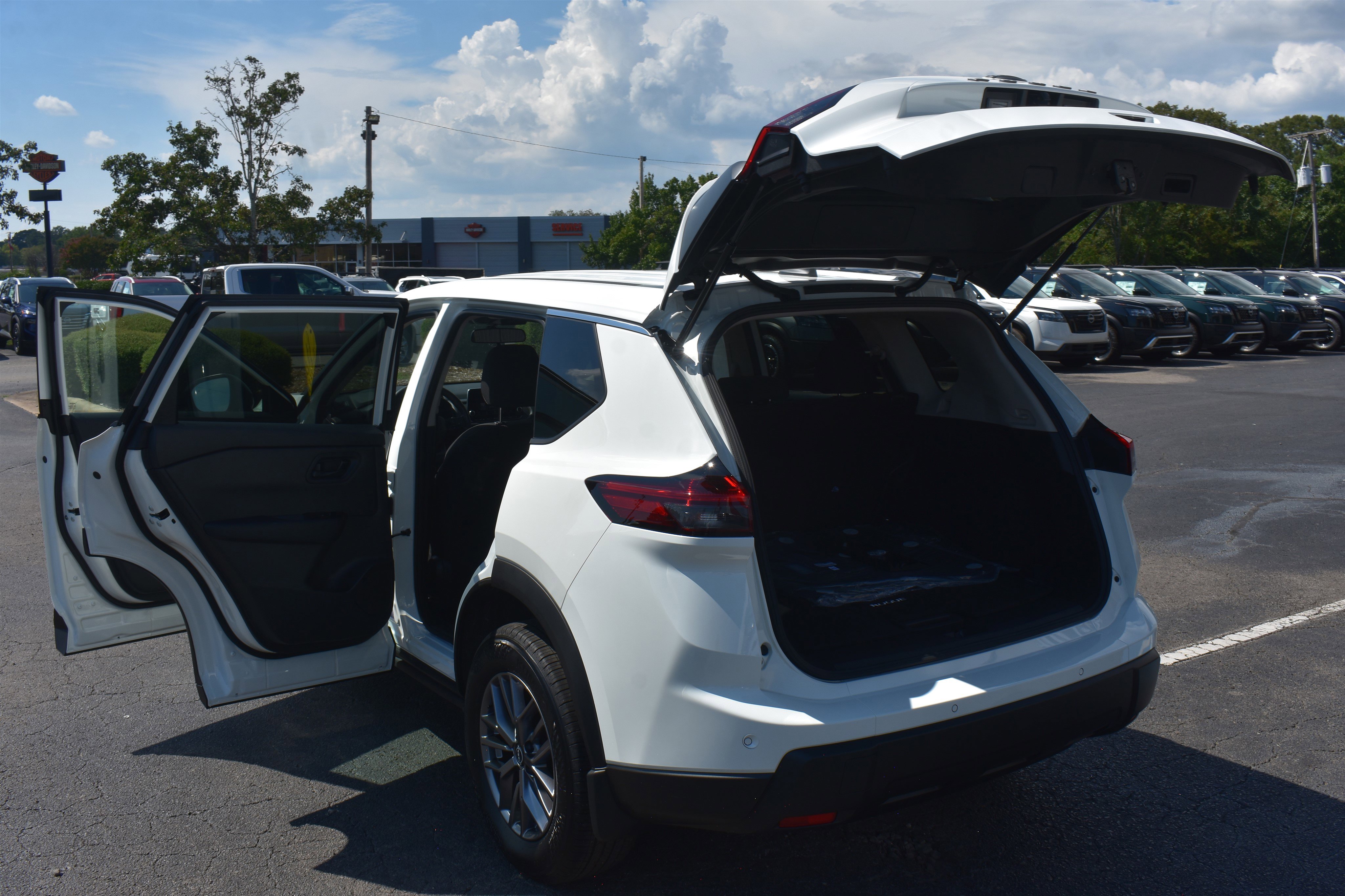 2026 Nissan Rogue S photo 9