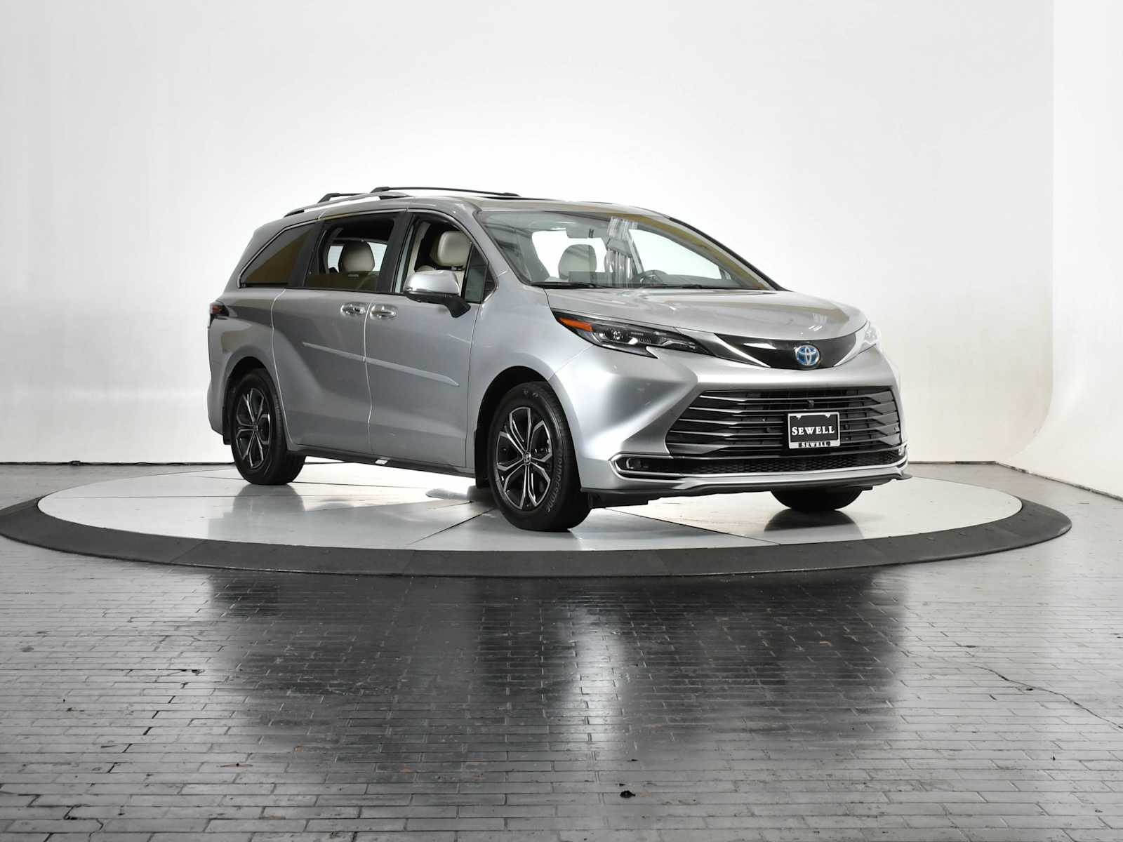 2025 Toyota Sienna Platinum photo 7