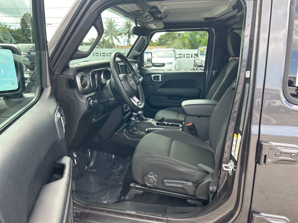 2019 Jeep Wrangler Unlimited Sahara photo 9