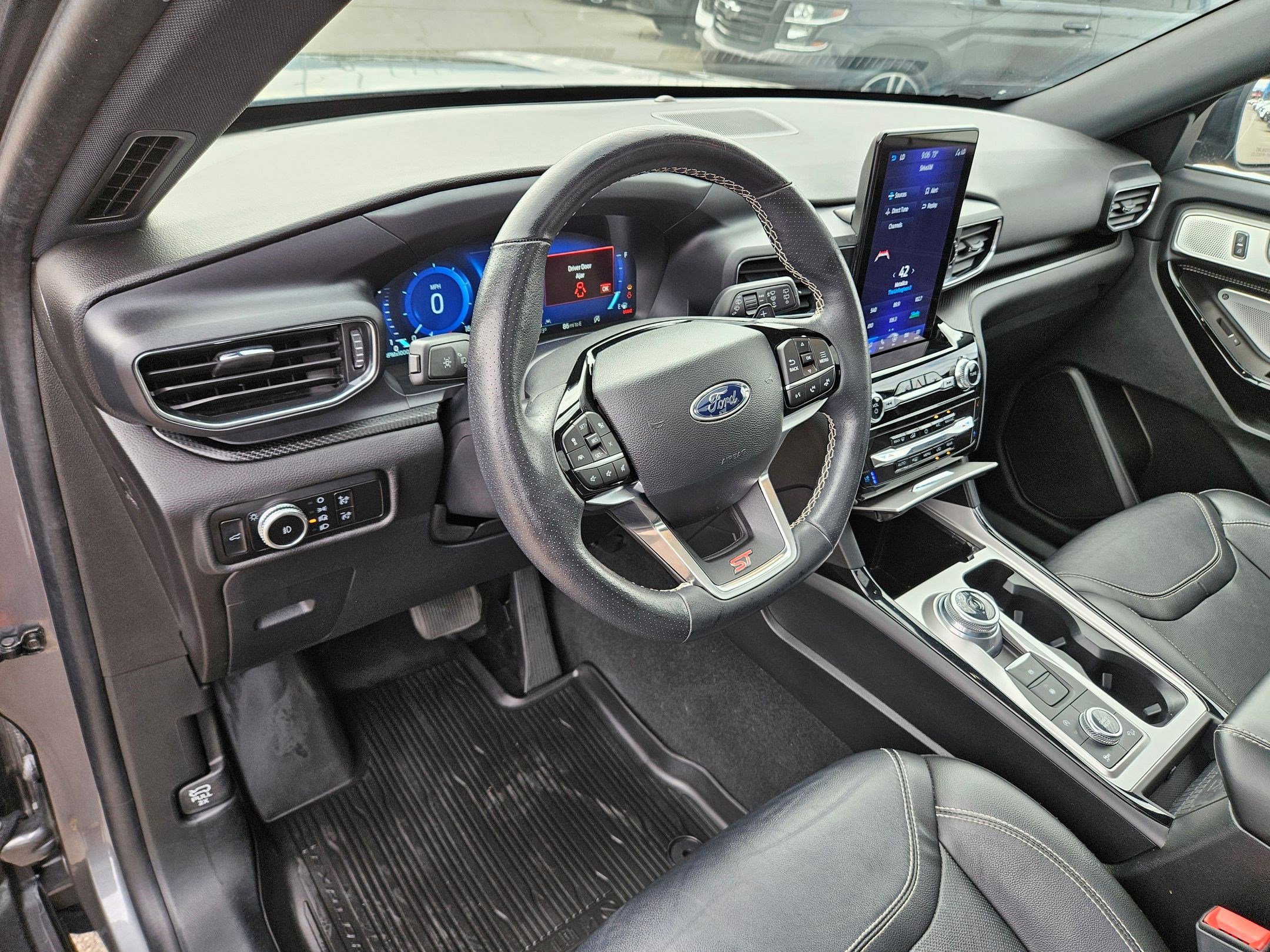 2023 Ford Explorer ST photo 11