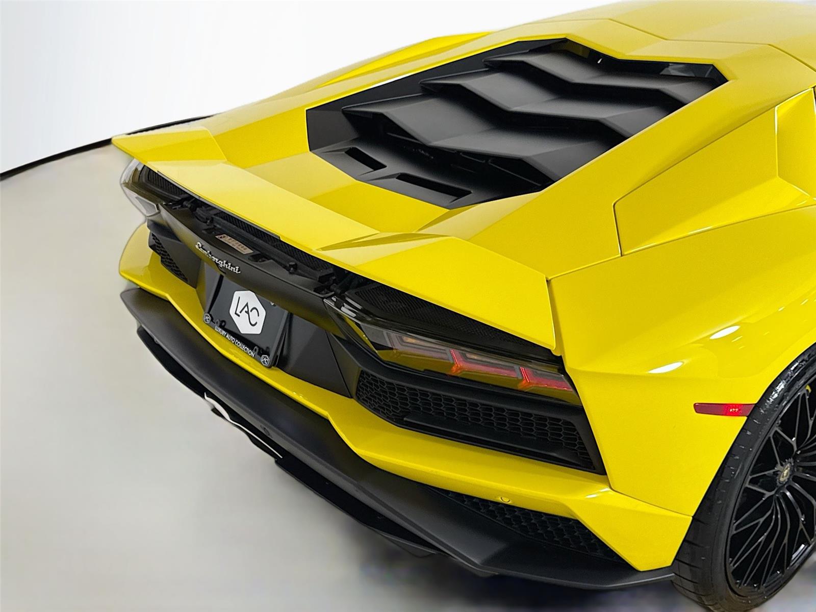 2018 Lamborghini Aventador photo 26