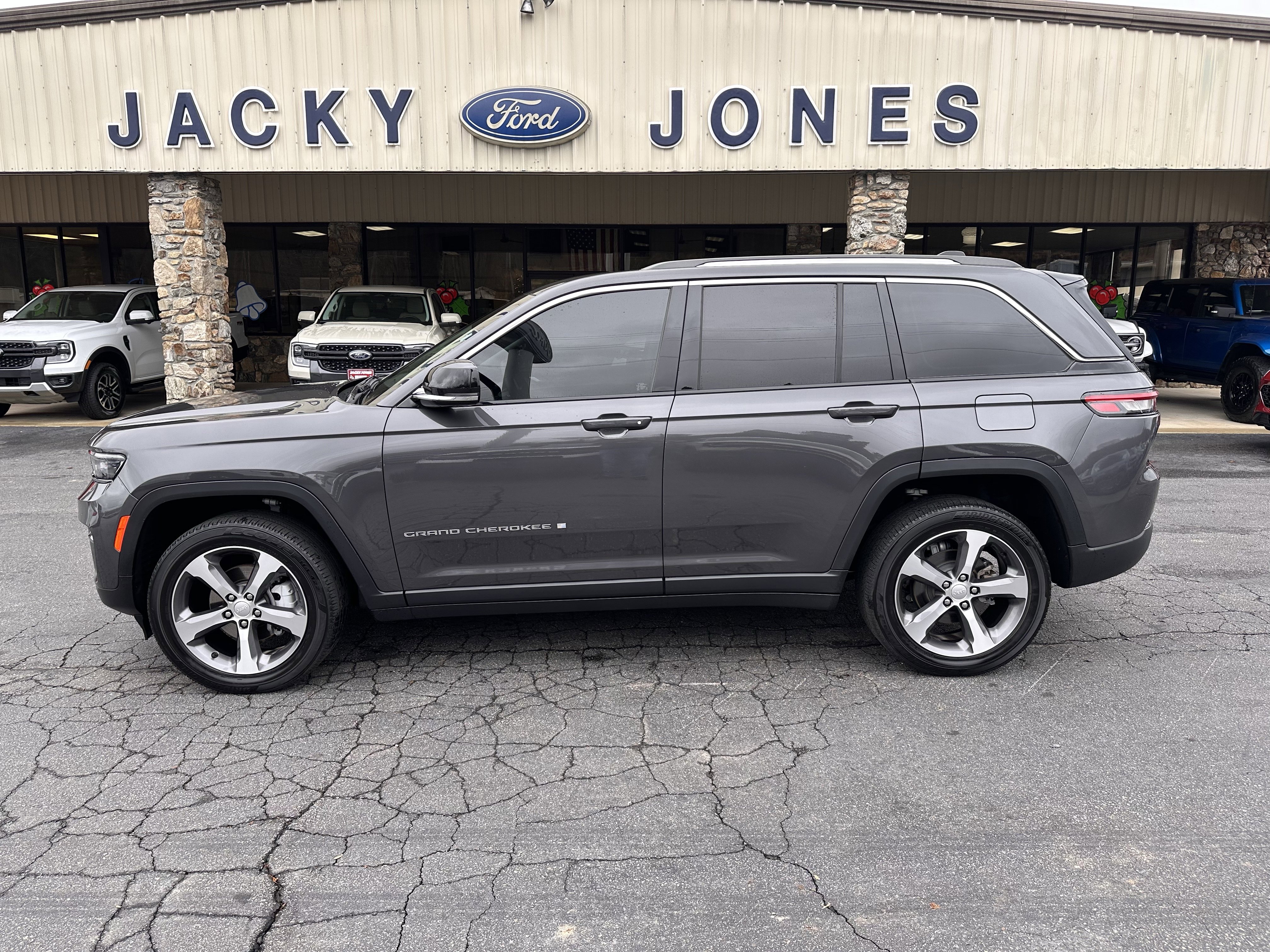 2023 Jeep Grand Cherokee Limited's photo